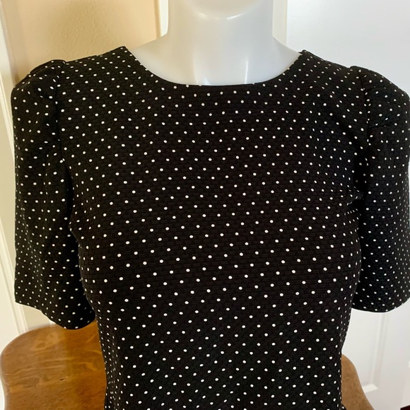 LN LOFT TOP. BLACK W/WHITE POLKA DOTS. IT FITS AS A M EVEN THOUGH IT SAYS S. - Picture 2 of 8